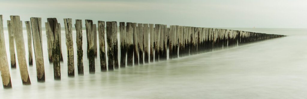 Golfbrekers Domburg Tijdopname grijsfilter